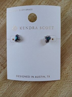 Kendra Scott NWT Small Heart Earrings